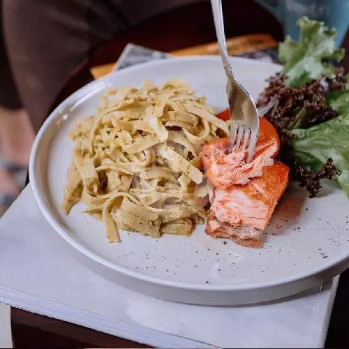 Pan Roasted Salmon Fettuccine